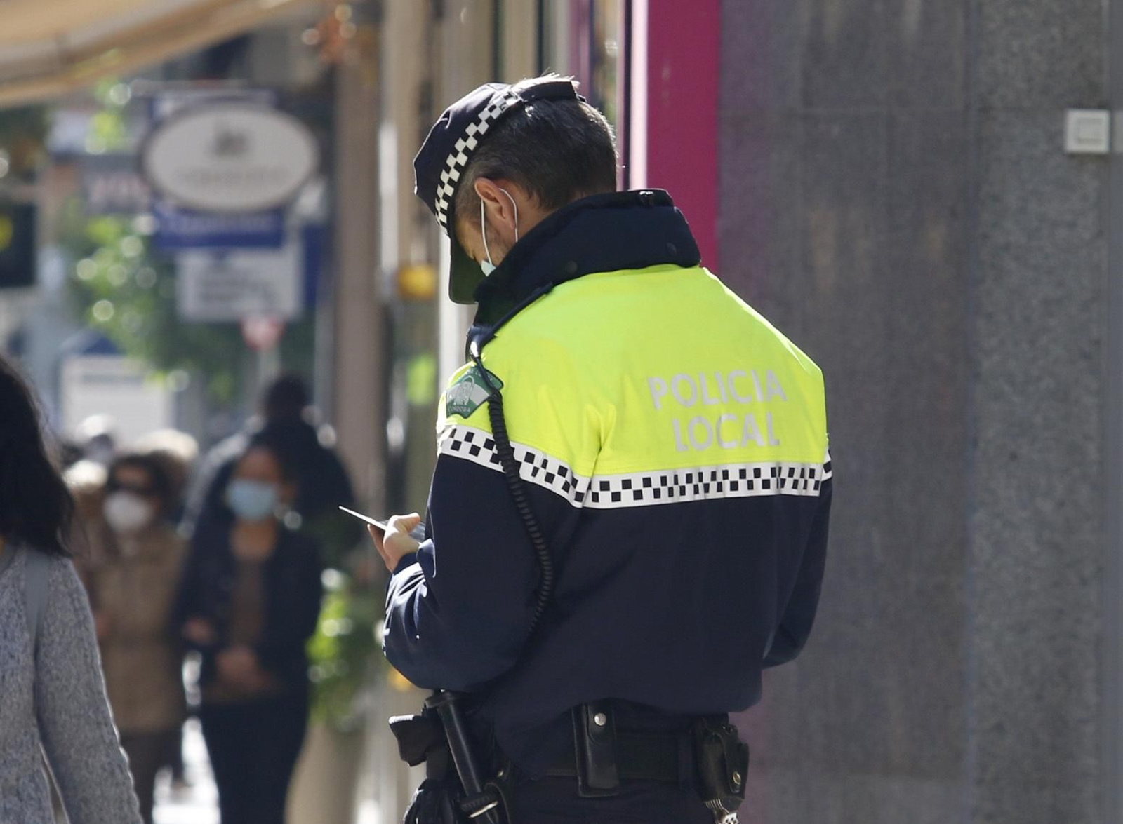 Un agente de la Policía Local de Córdoba.