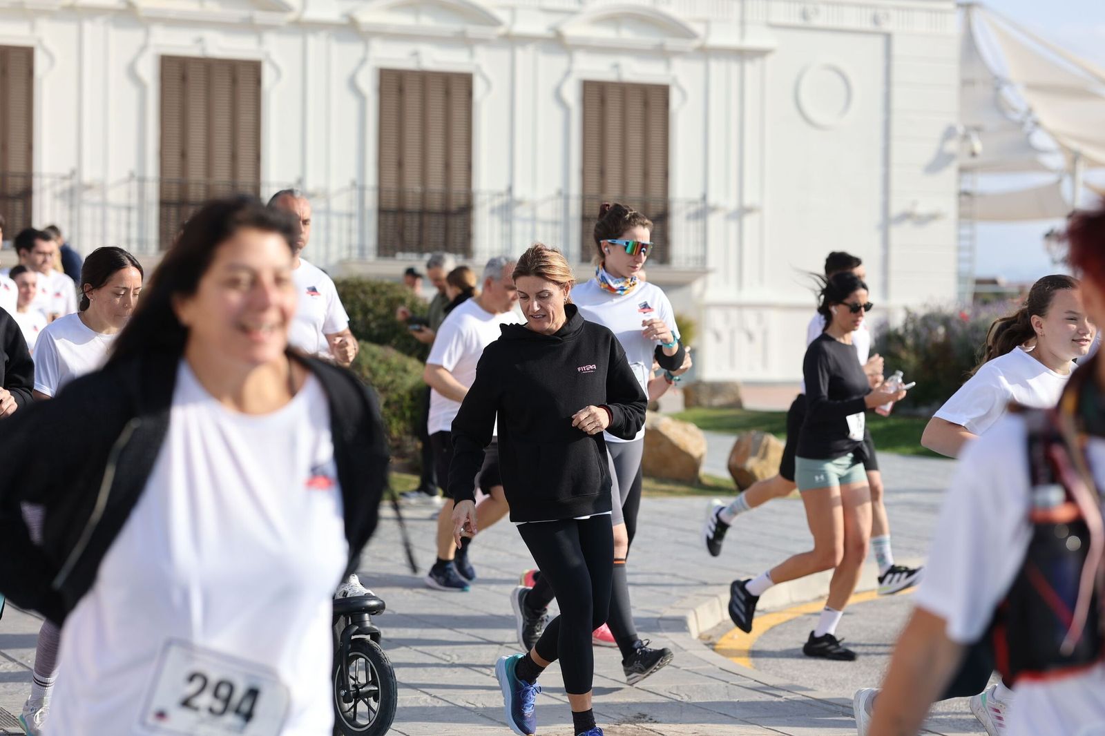 La Carrera Solidaria por el Día de la Mujer McArthurGlen, en fotos