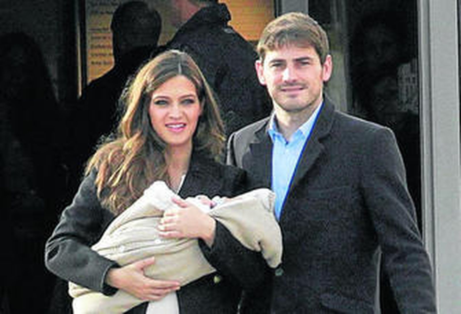 En este momento difícil, la manchega se está apoyando en su novio Íker Casillas y en su hijo Martín.