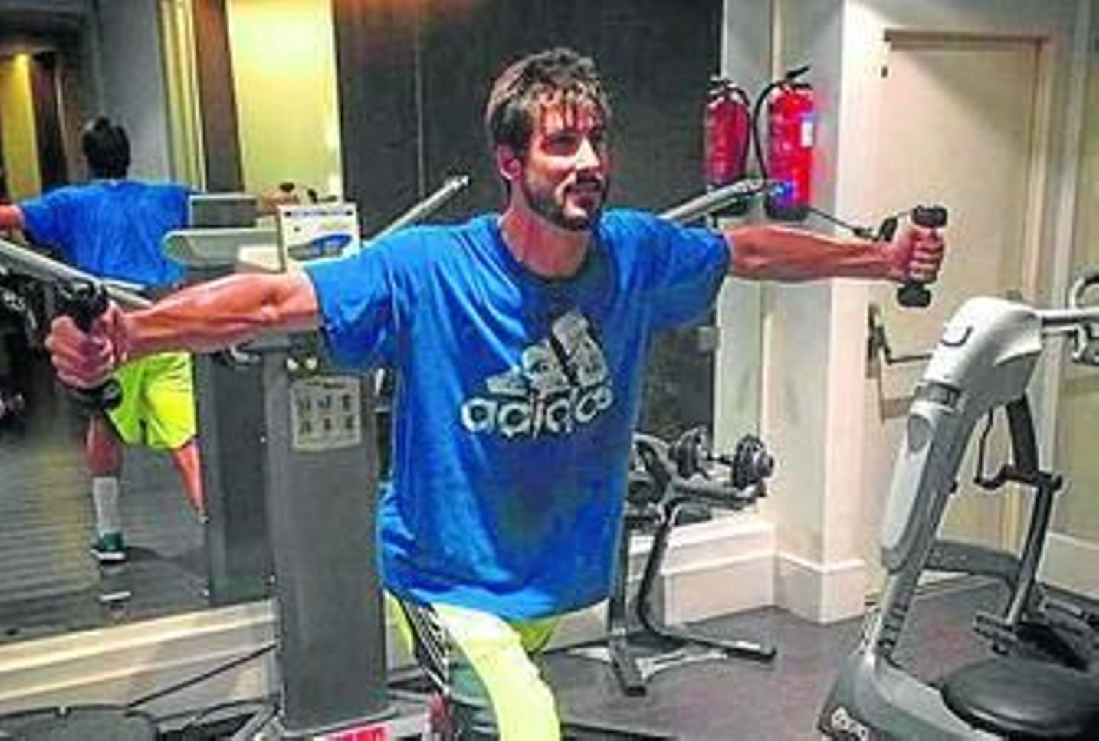 Dani Díez trabaja en el gimnasio.