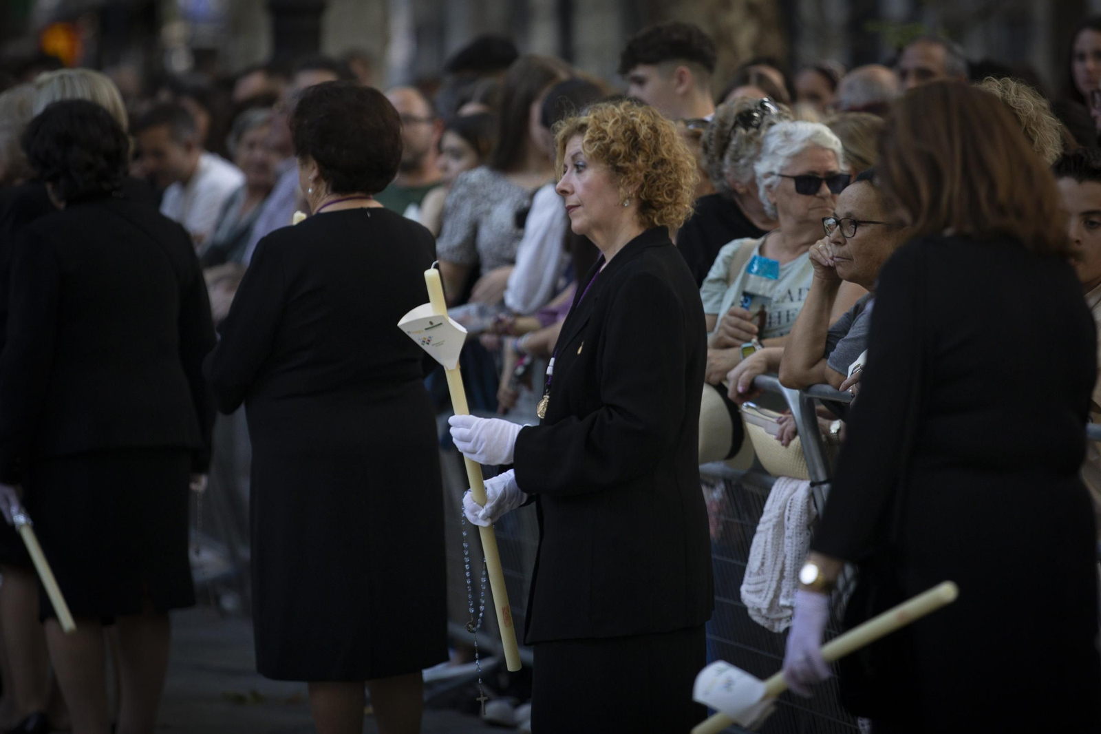 La procesión de la Virgen de las Angustias por Granada, en imágenes