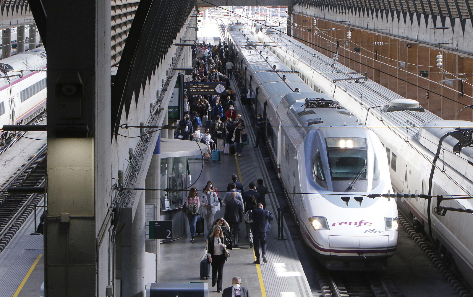 Renfe pone 15 trenes AVE adicionales para los aficionados del Real Madrid y el Osasuna acudan a Sevilla