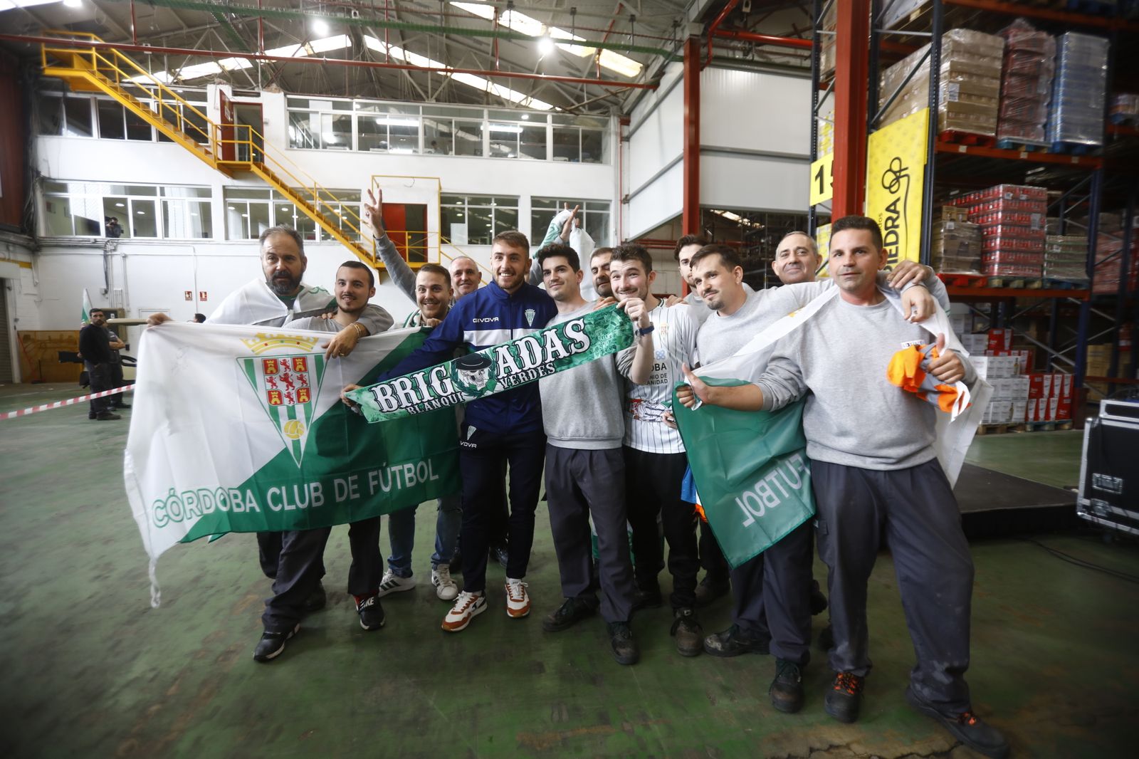 La visita institucional del Córdoba CF a Supermercados Piedra, en imágenes