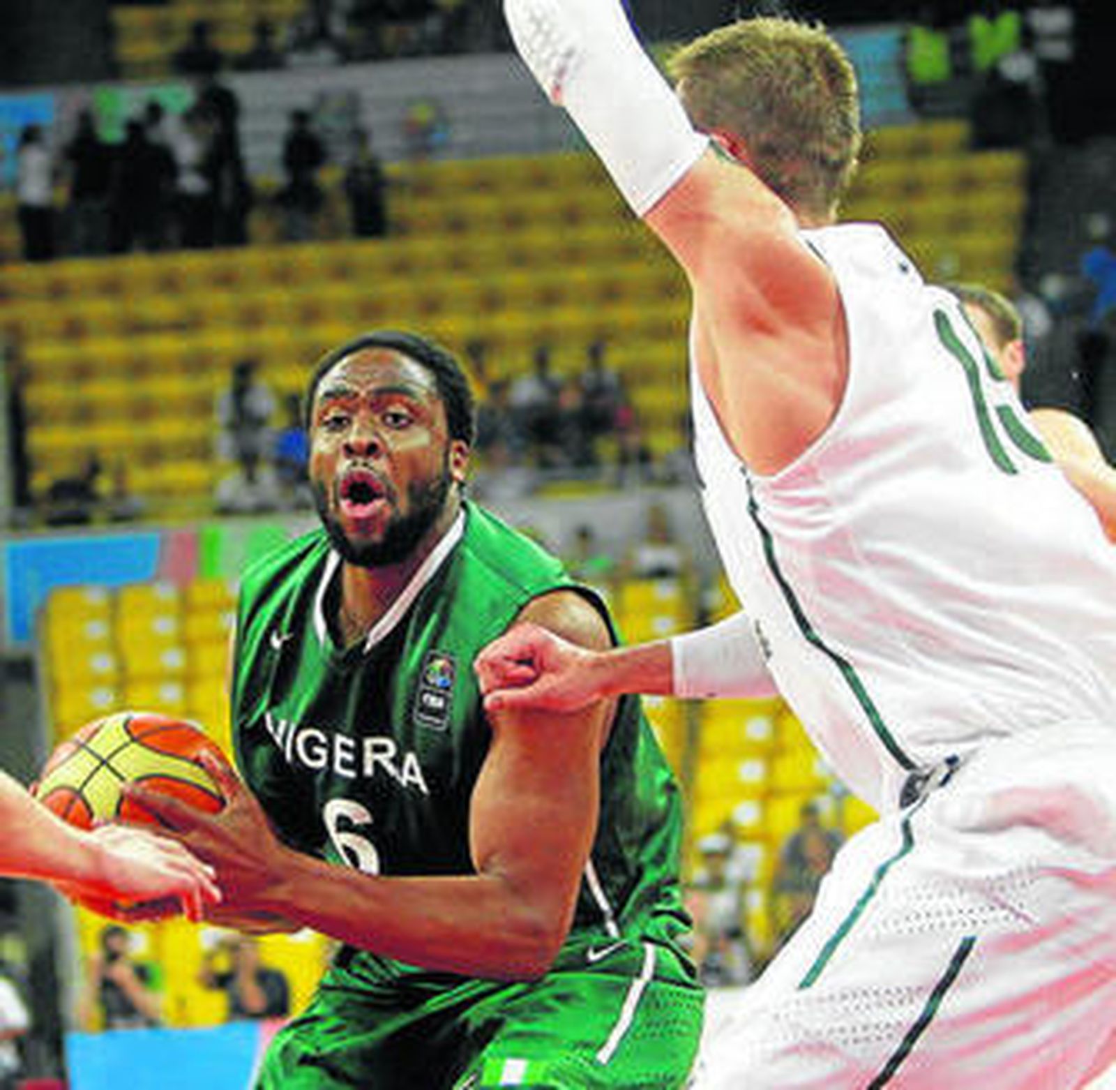 Diogu intenta superar al lituano Javtokas en el Preolímpico.