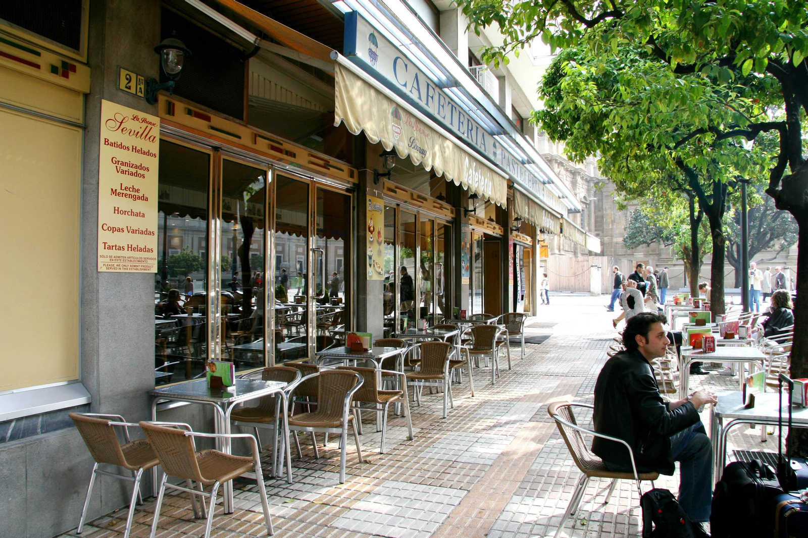 Local de La Ibense que será ocupado ahora por la cafetería La Campana.