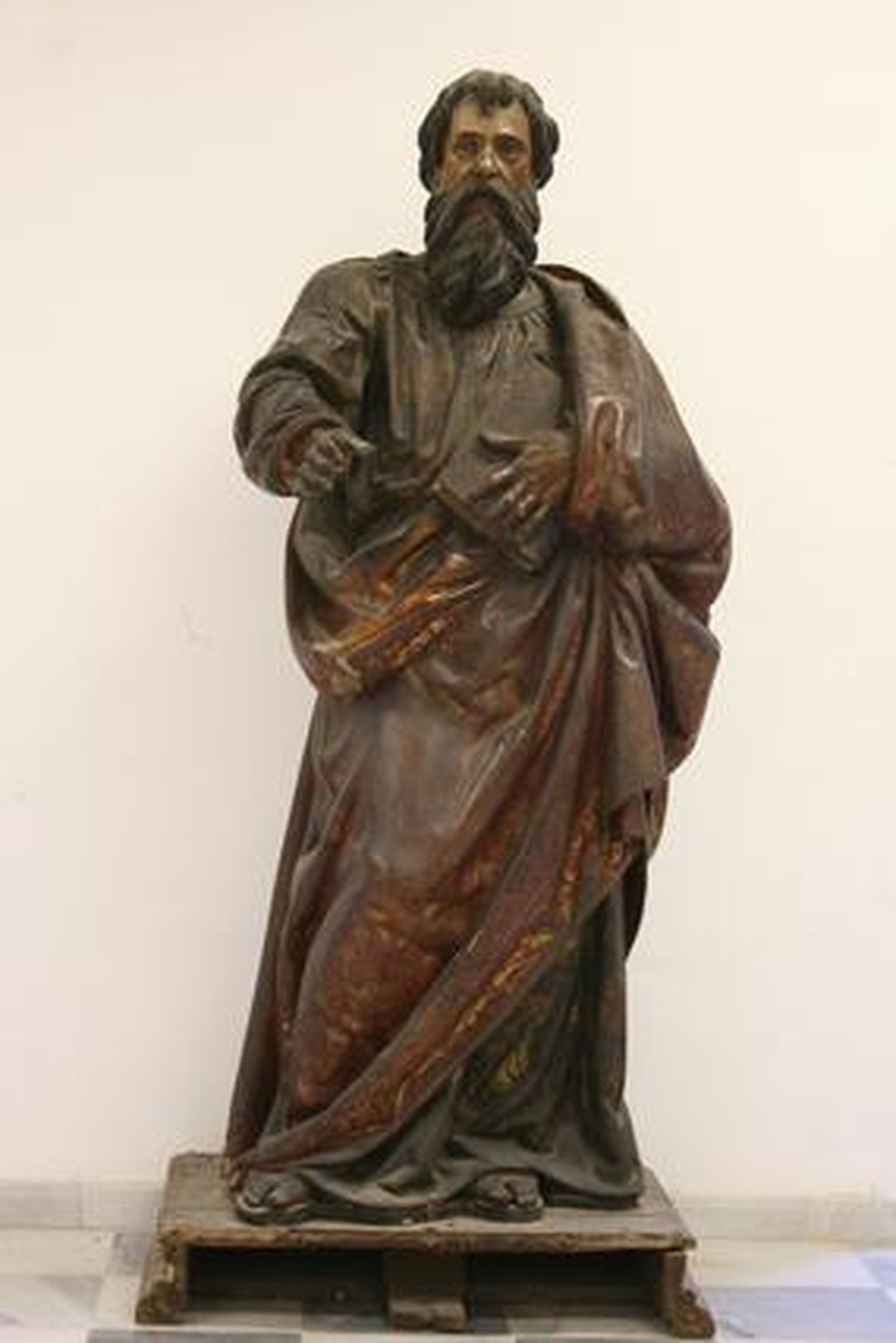 La escultura de San Pedro antes de ser intervenida.