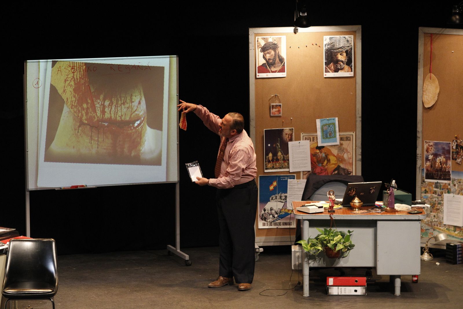 Fotogalería Festival de Teatro de El Ejido. Obra "El Asesino de la Regañá". Teatro Municipal de El Ejido