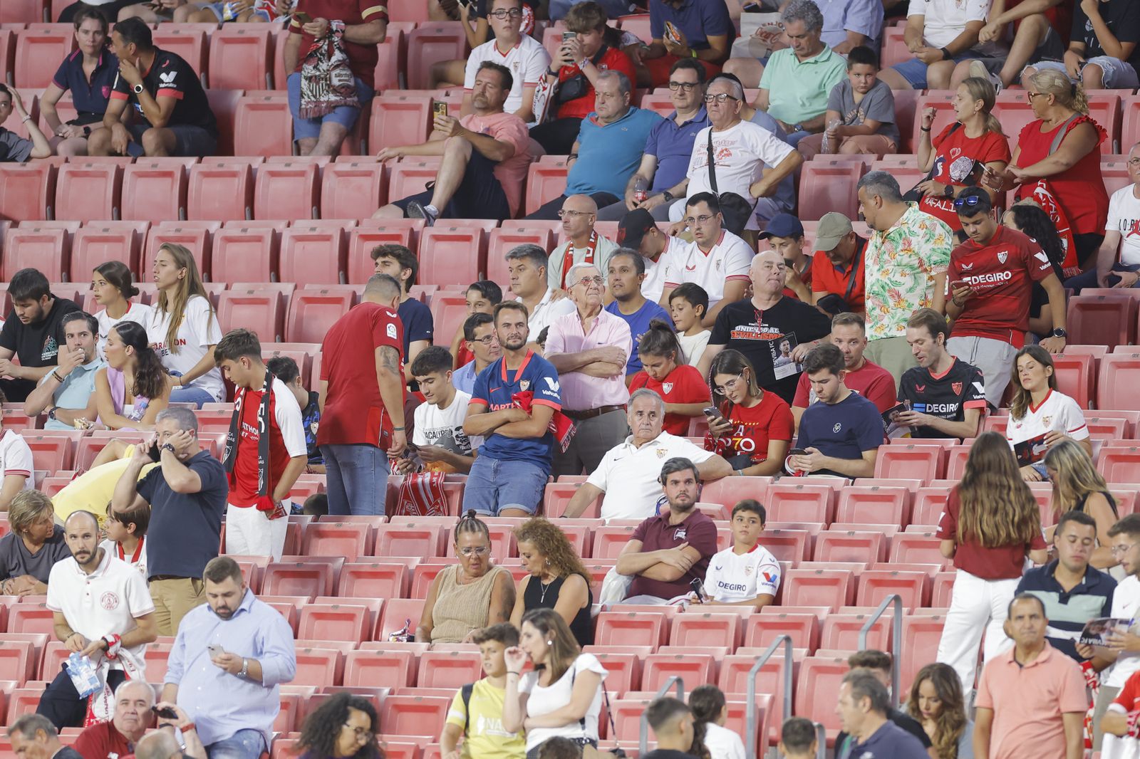 Búscate en las fotos del Sevilla fc-Girona