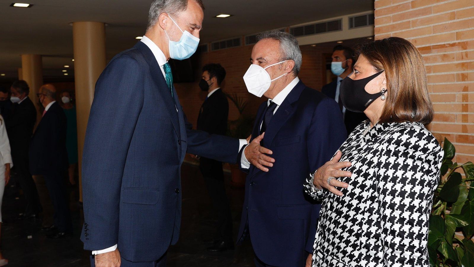 El Rey Felipe VI junto a Francisco Cosentino antes del reconocimiento.