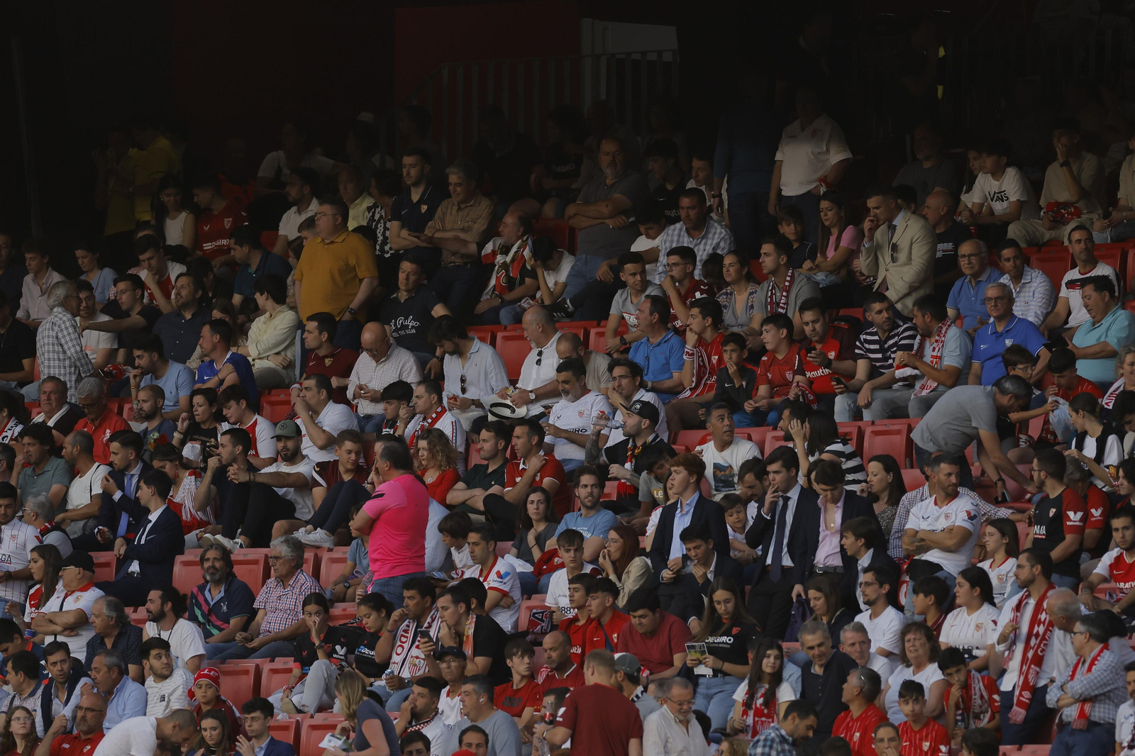 Búscate en las fotos del Sevilla -Villarreal