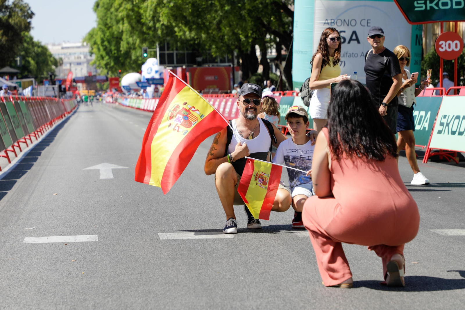 Ambiente del final de la 5ª etapa de la Vuelta ciclista a España, a su llegada a Sevilla