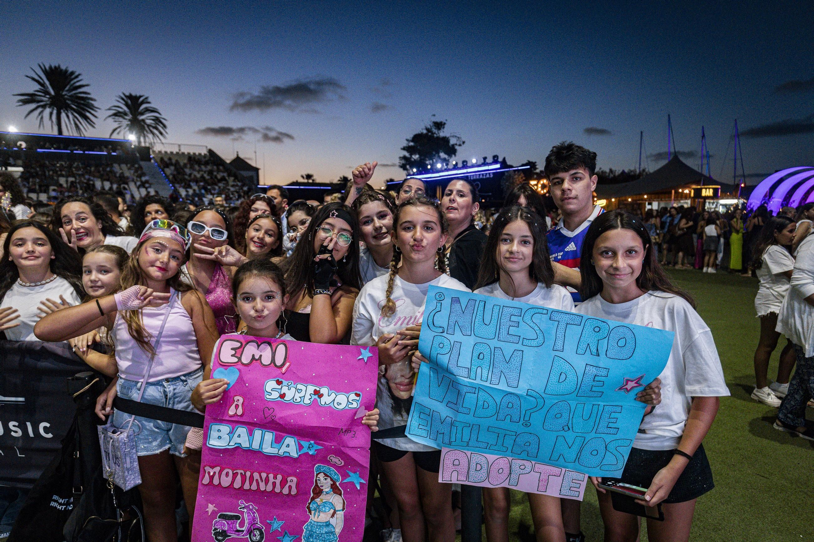 Búscate en el concierto de Emilia en el Concert Music Festival