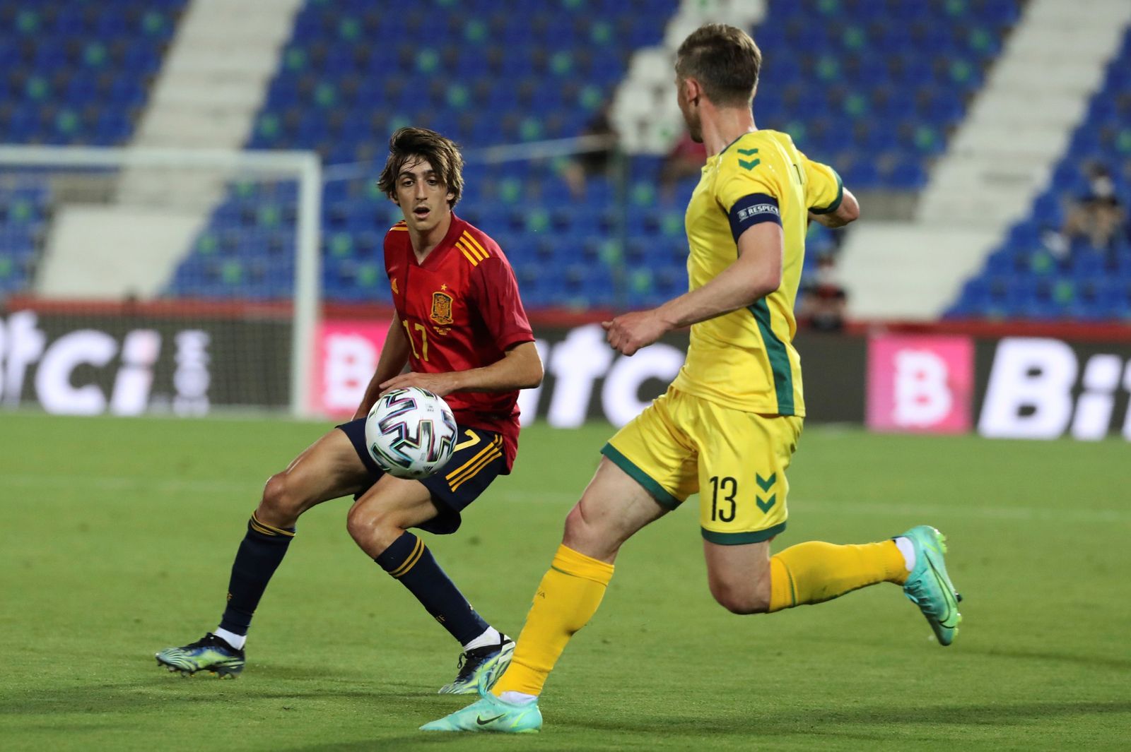 Bryan Gil, durante el partido ante Lituania.
