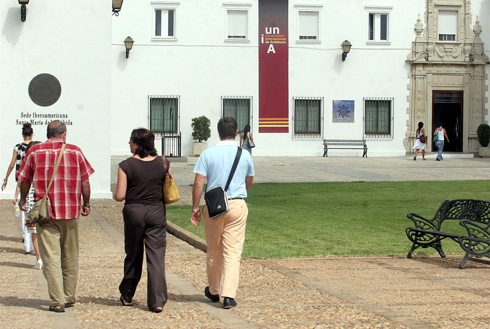 Imagen de archivo del ambiente en el entorno del edificio principal de la sede de la UNIA en La Rábida.