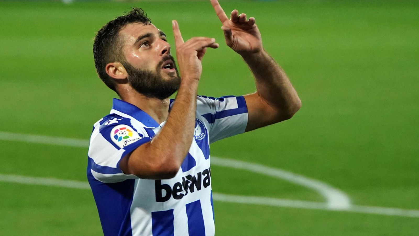 Dedicatoria especial del sevillano Rioja en un encuentro con el Alavés.