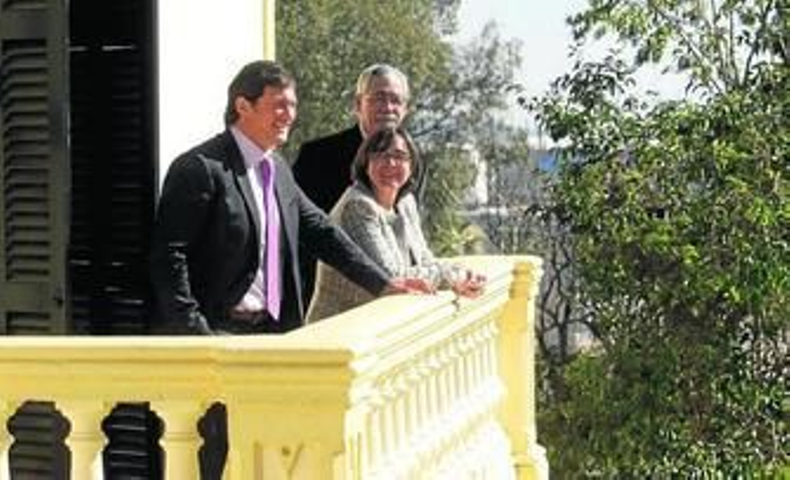 Diego Sánchez Rull, la presidenta de la Mancomunidad, Isabel Beneroso, y Juan Montedeoca, ayer en Villa Smith.
