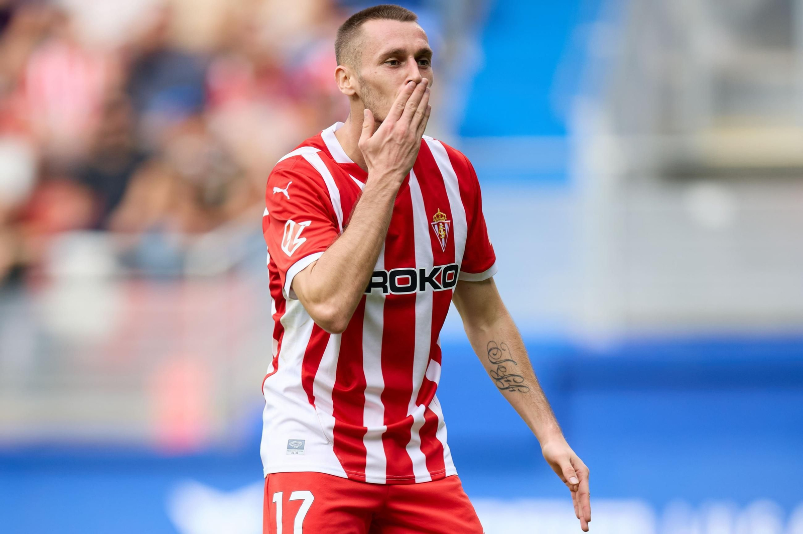 Dubasin celebra un gol con el Sporting de Gijón.
