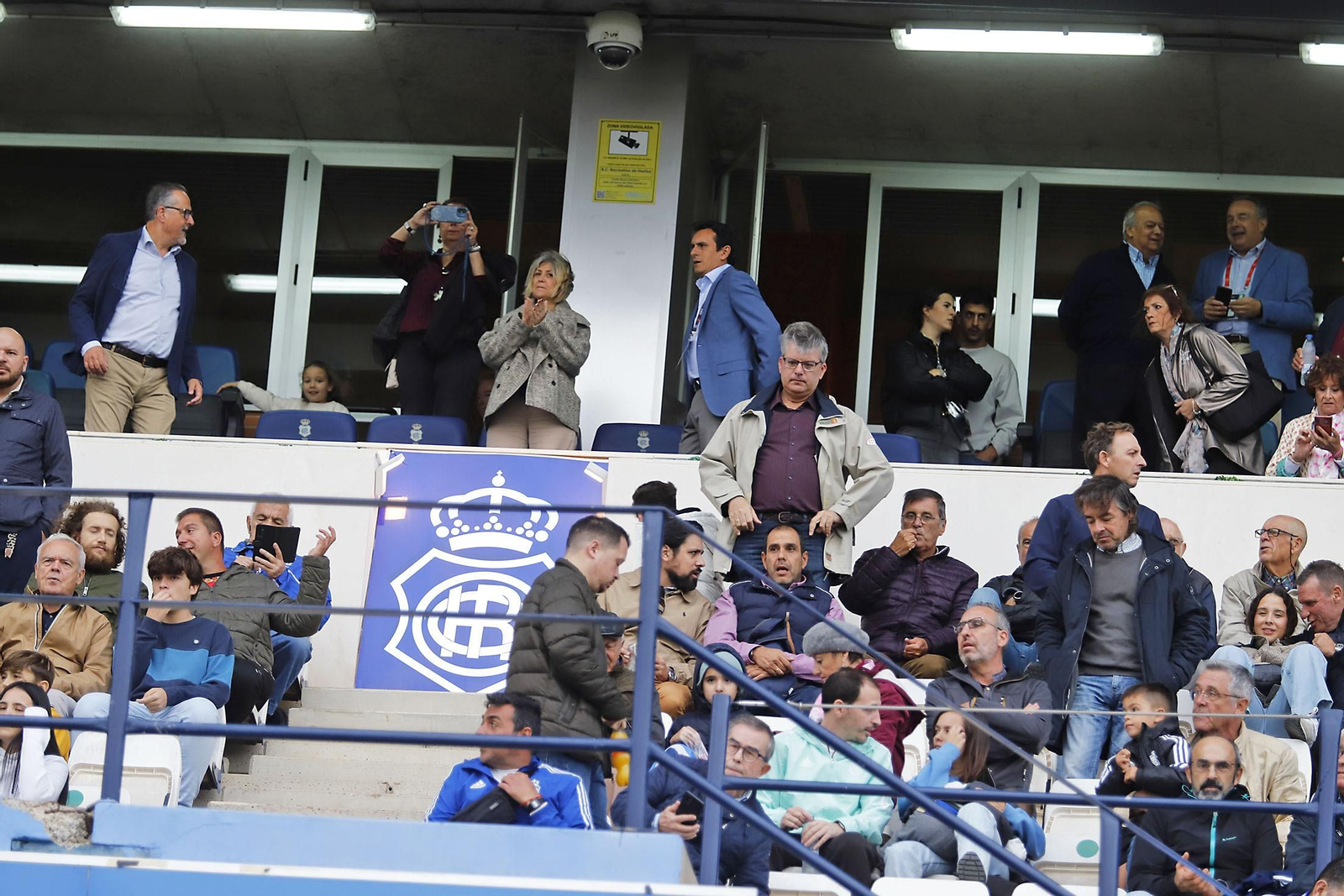 Imágenes del ambiente en el Recreativo de Huelva - San Fernando