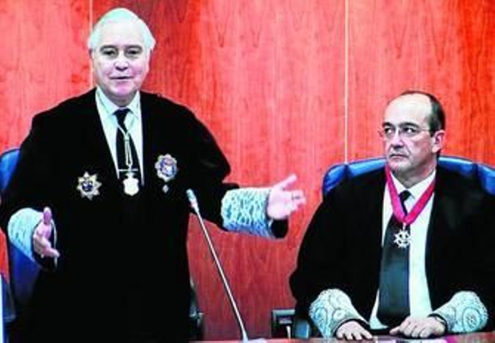 Carlos Dívar y Francisco Javier Arroyo Fiestas en el acto de ayer en la Ciudad de la Justicia.
