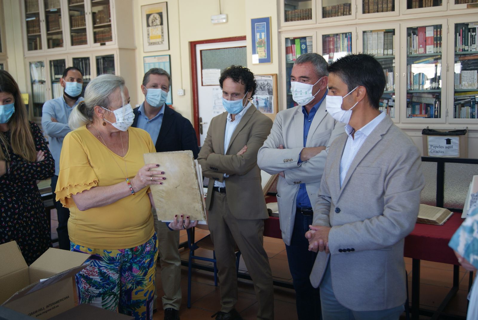Un momento del acto en la biblioteca del IES Columela.