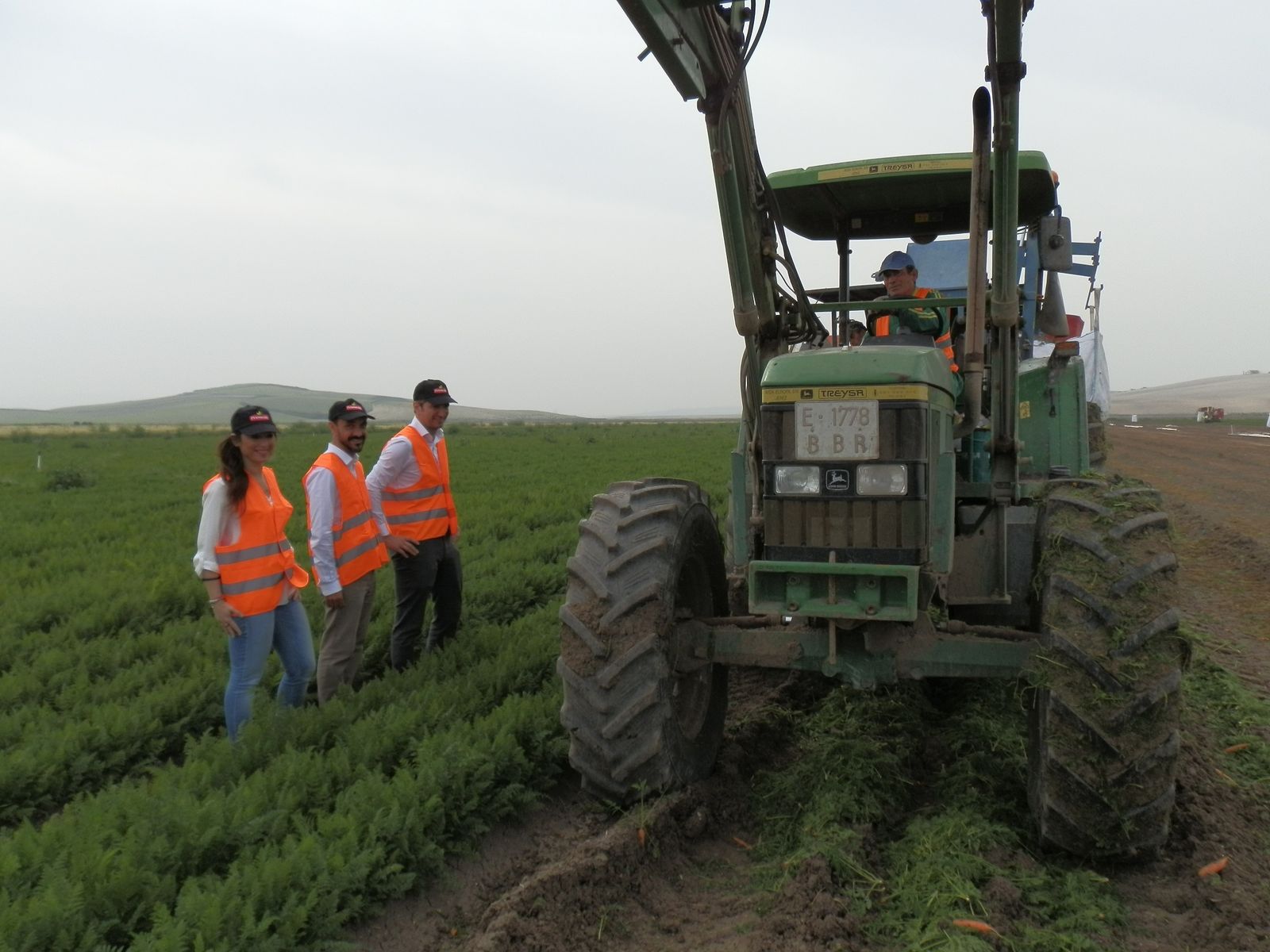 El delegado de Agricultura, ayer durante su visita en Guadalcacín a Primeale (antes Hortigades).