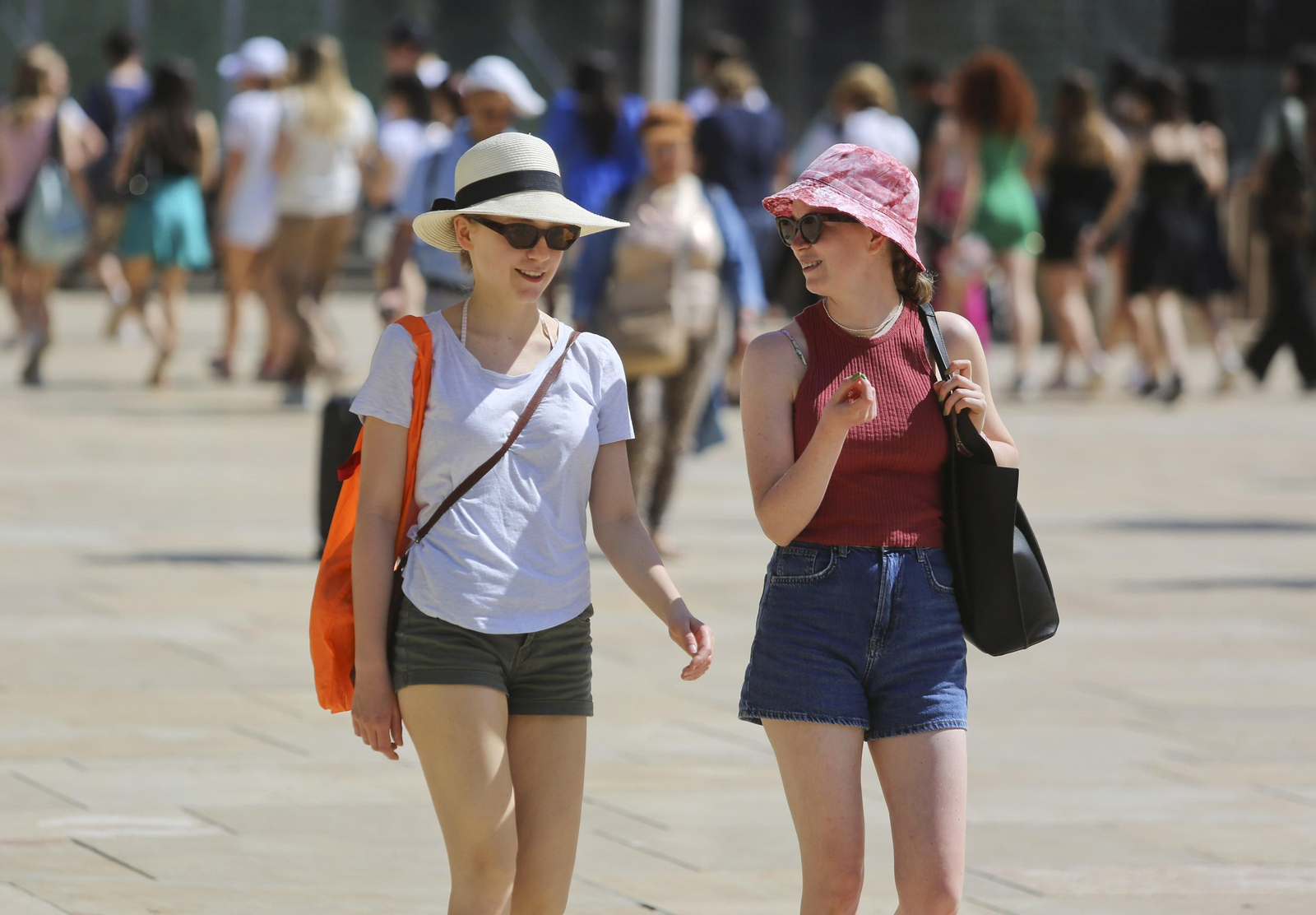 Una jornada de terral con temperaturas por encima de los 33 grados