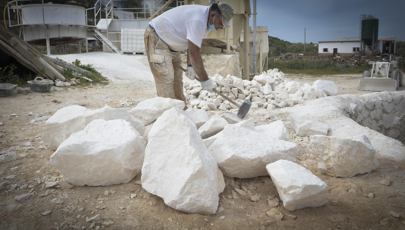 Así se fabrica la cal de Morón