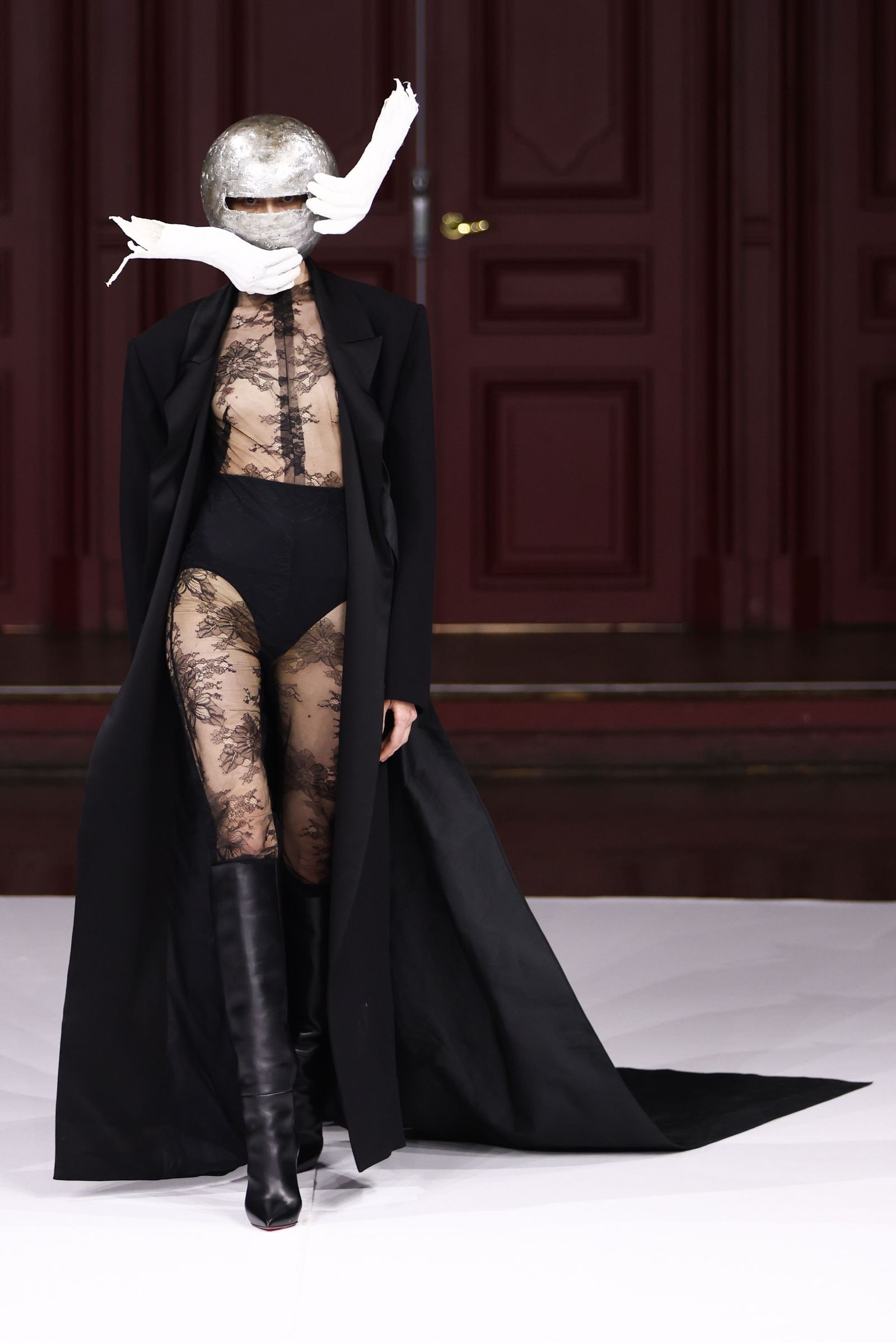 El desfile de la colección 'Fieras' de Juana Martín en París, en imágenes