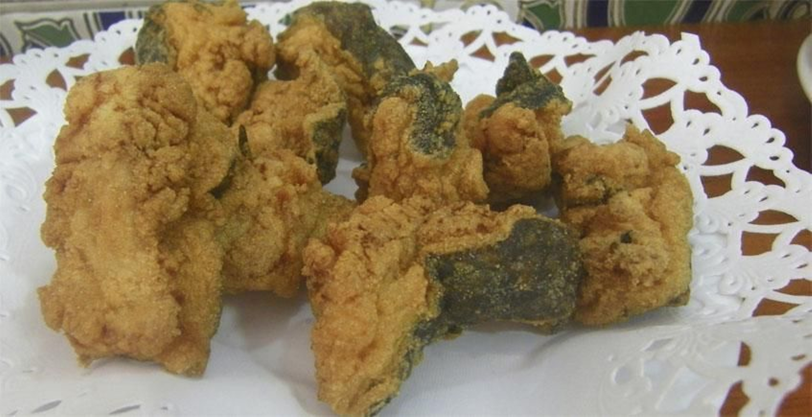 Un plato de morena en adobo.