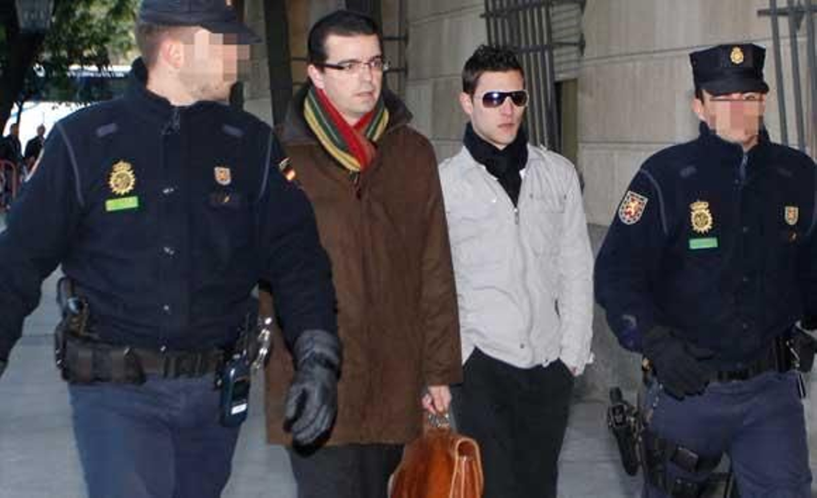 Samuel Benítez, junto a su abogado, a su llegada a los juzgados.

Foto: Jaime Martinez/EFE