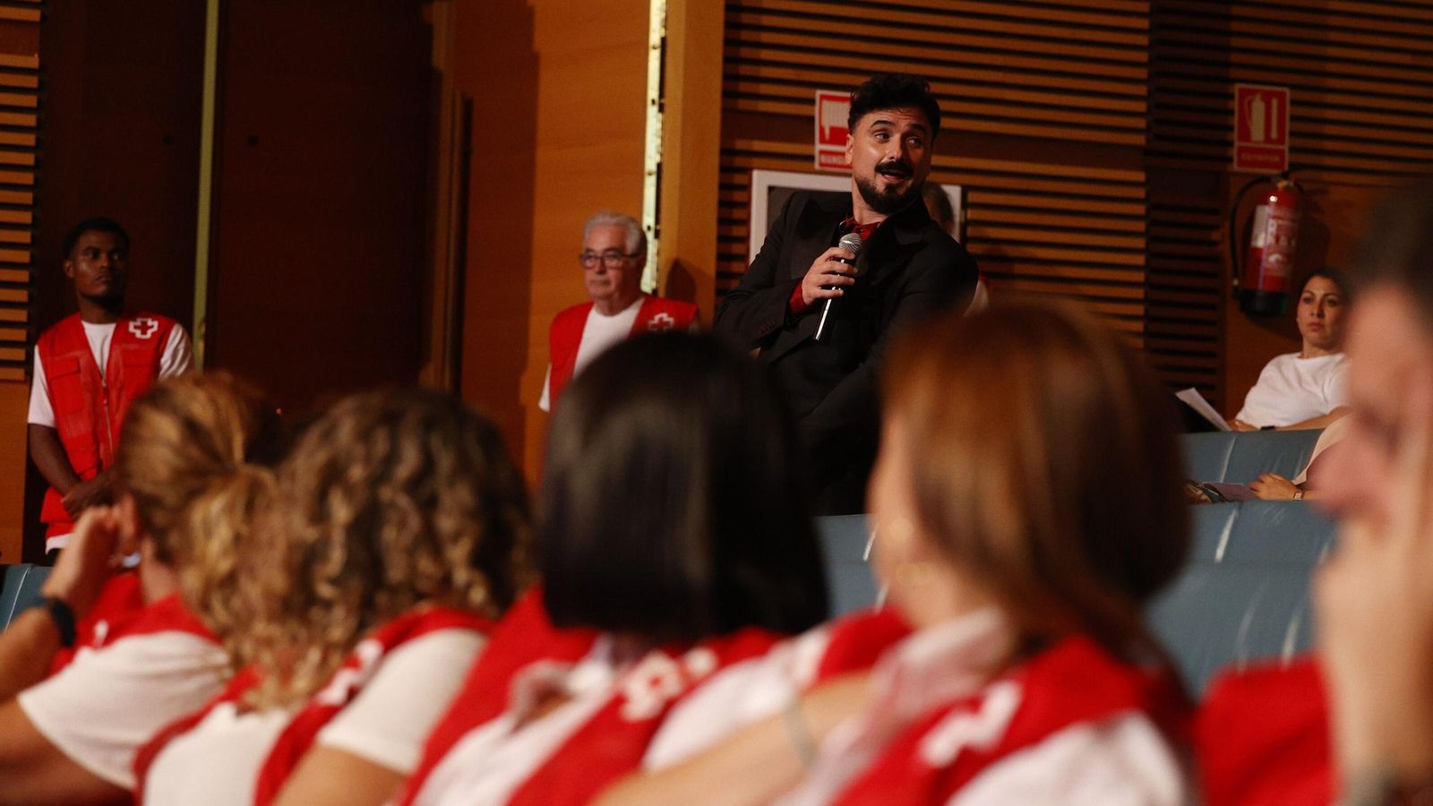 Riki Rivera interpreta una de sus muy aplaudidas canciones.