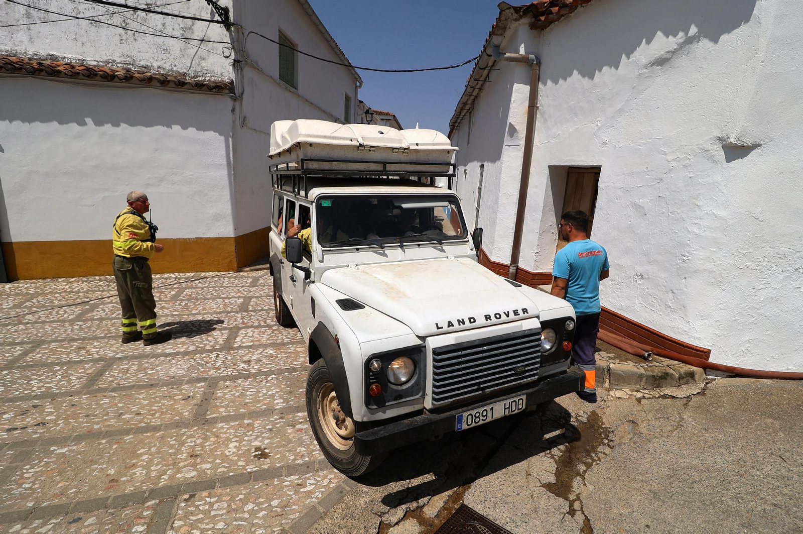 Imágenes de los vecinos de Los Romeros ya en sus casas tras el incendio
