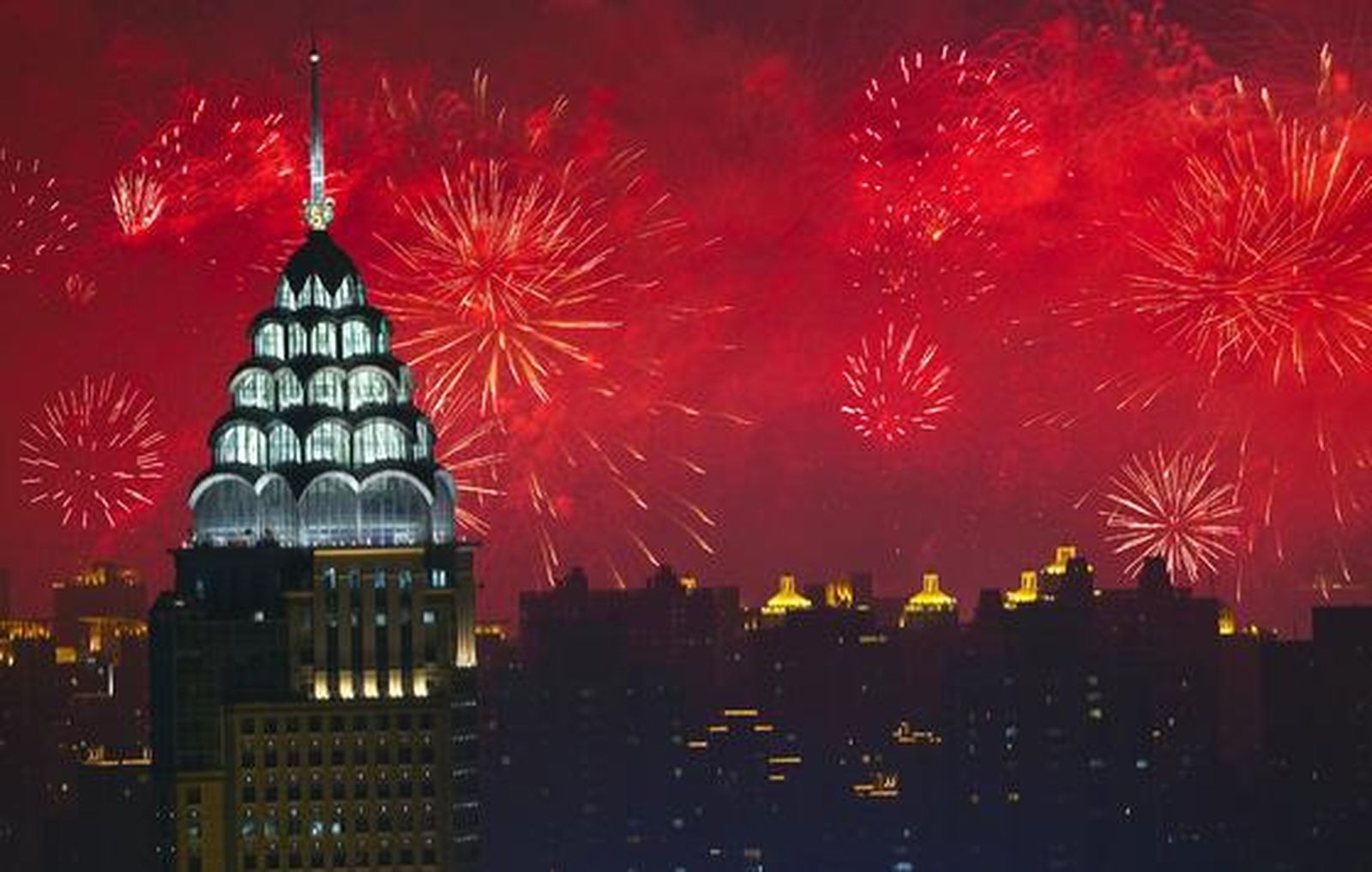 Fuegos artificiales en el cielo de Shangai.

Foto: Ian Langsdon (AFP Photo)