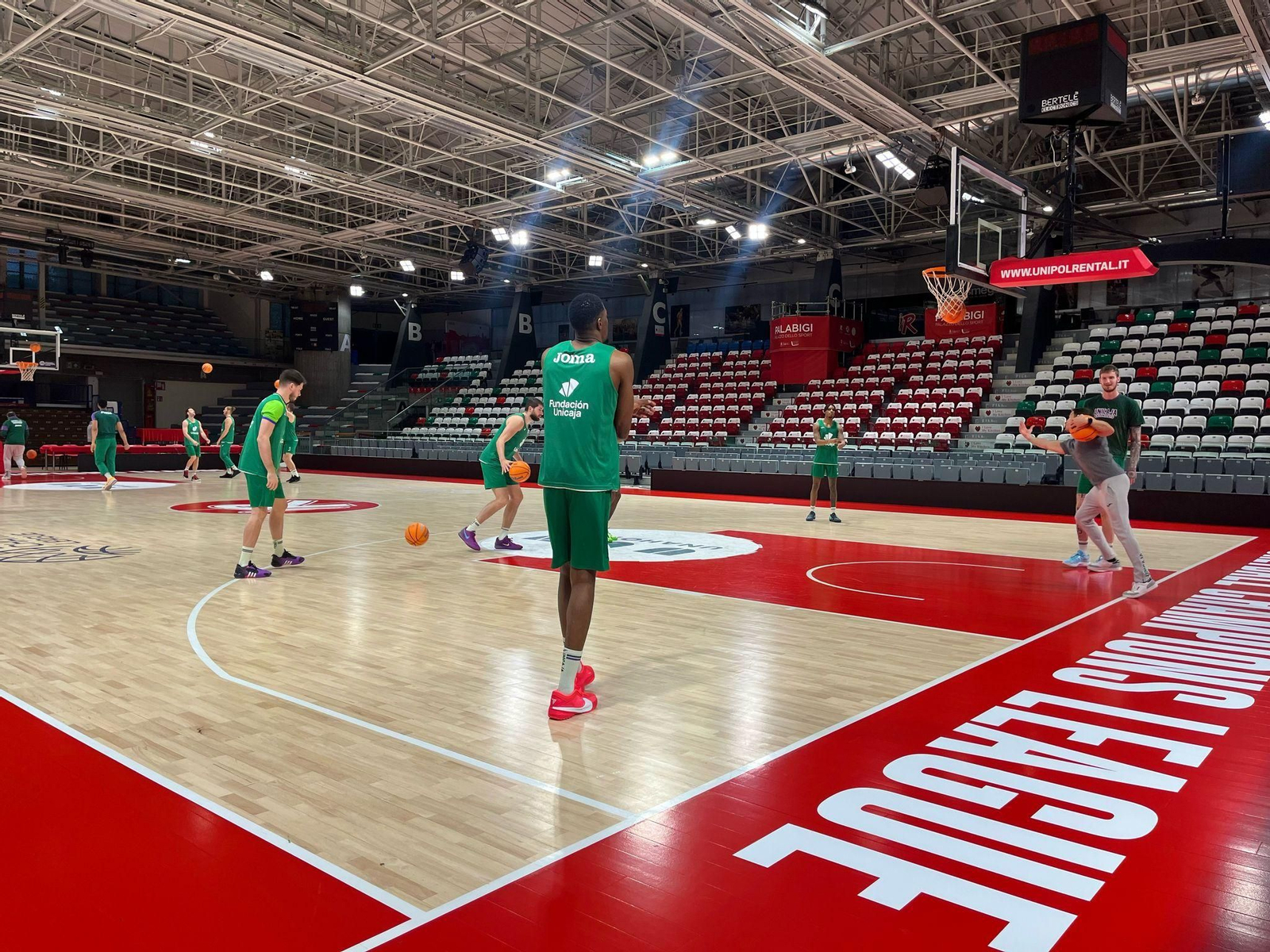 El Unicaja prueba el PalaBigi, escenario del duelo ante el Reggiana