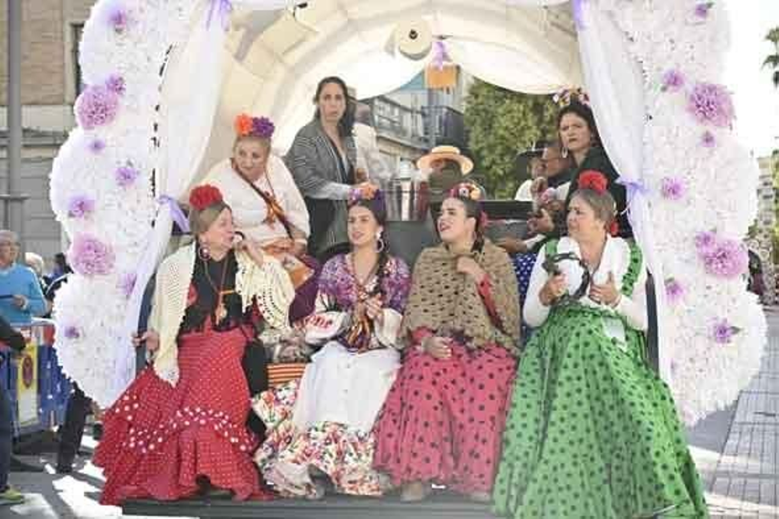 Las mejores imágenes de los peregrinos en la salida de Emigrantes