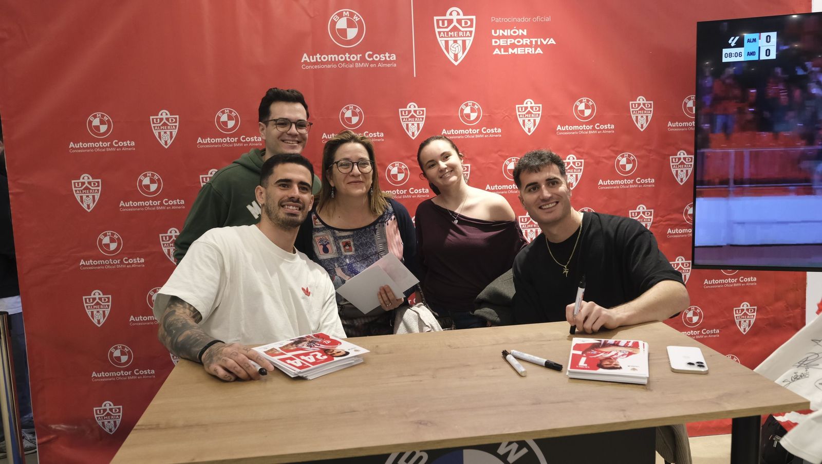 La firma de autógrafos de Jon Morcillo y Miguel de la Fuente en Automotor Costa BMW