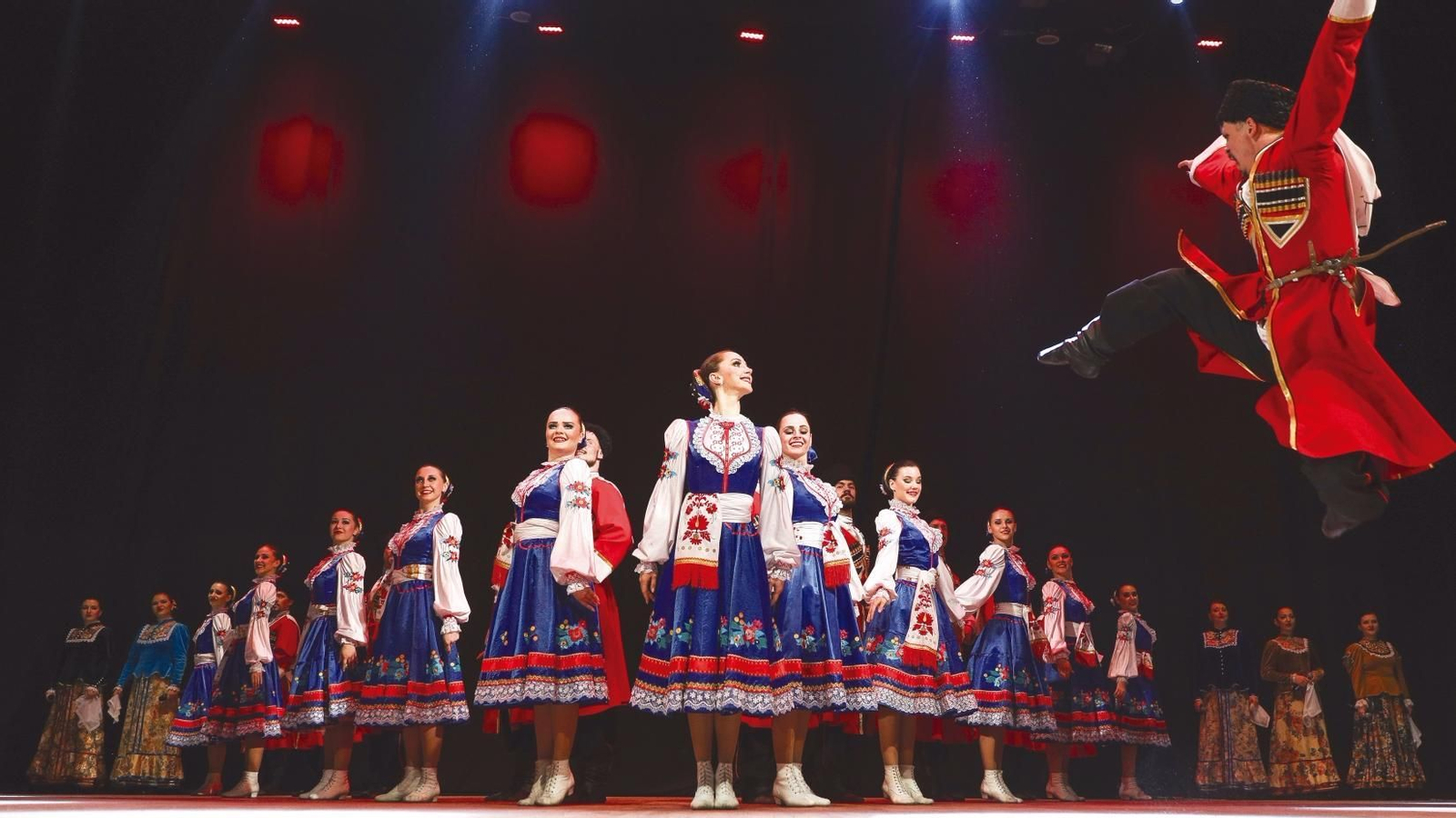 'Leyendas cosacas' en el Teatro Cervantes.