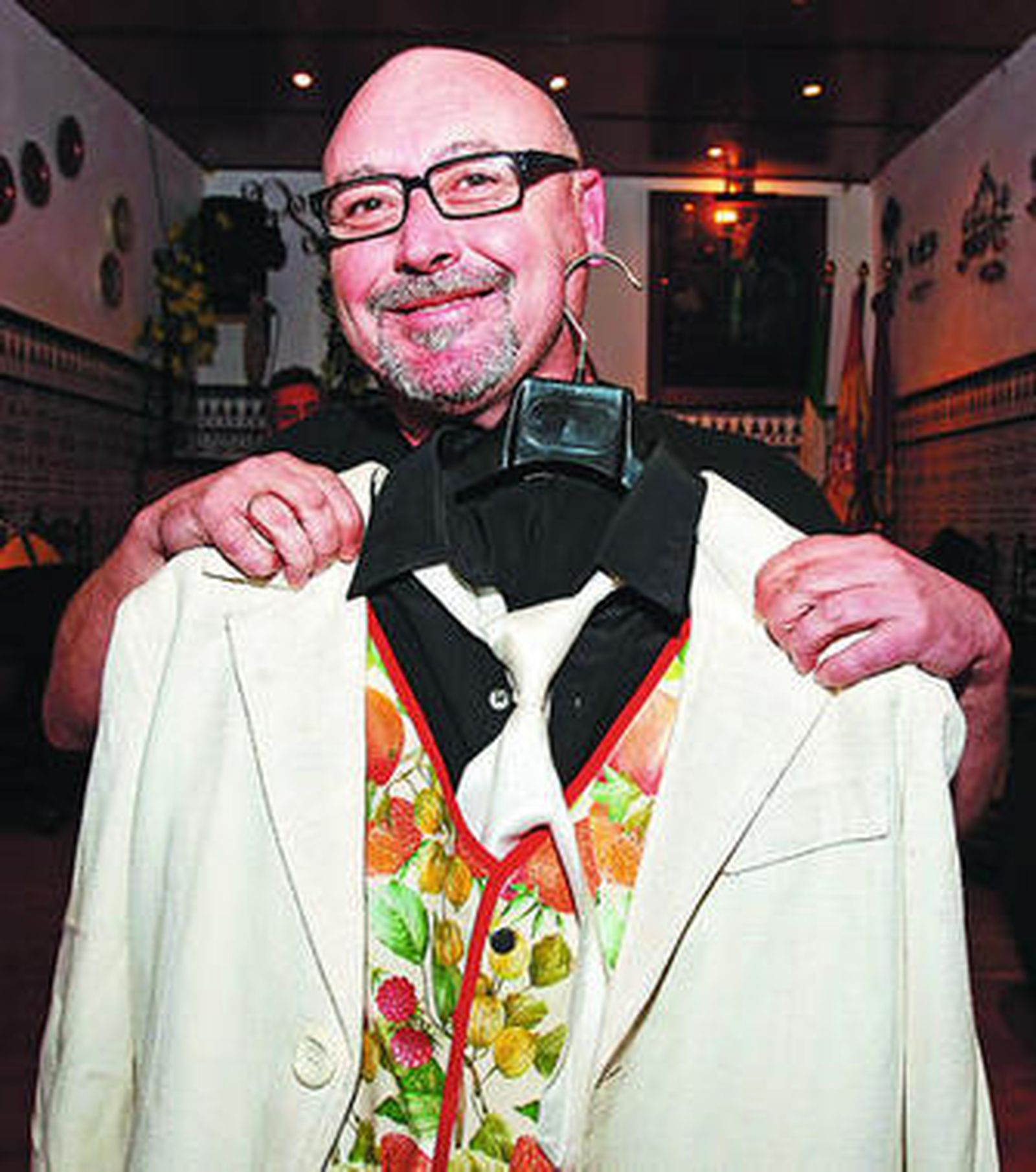 Manolo Santander entregó ayer a 'Diario de Cádiz' su tipo de la chirigota 'La familia Pepperoni'.