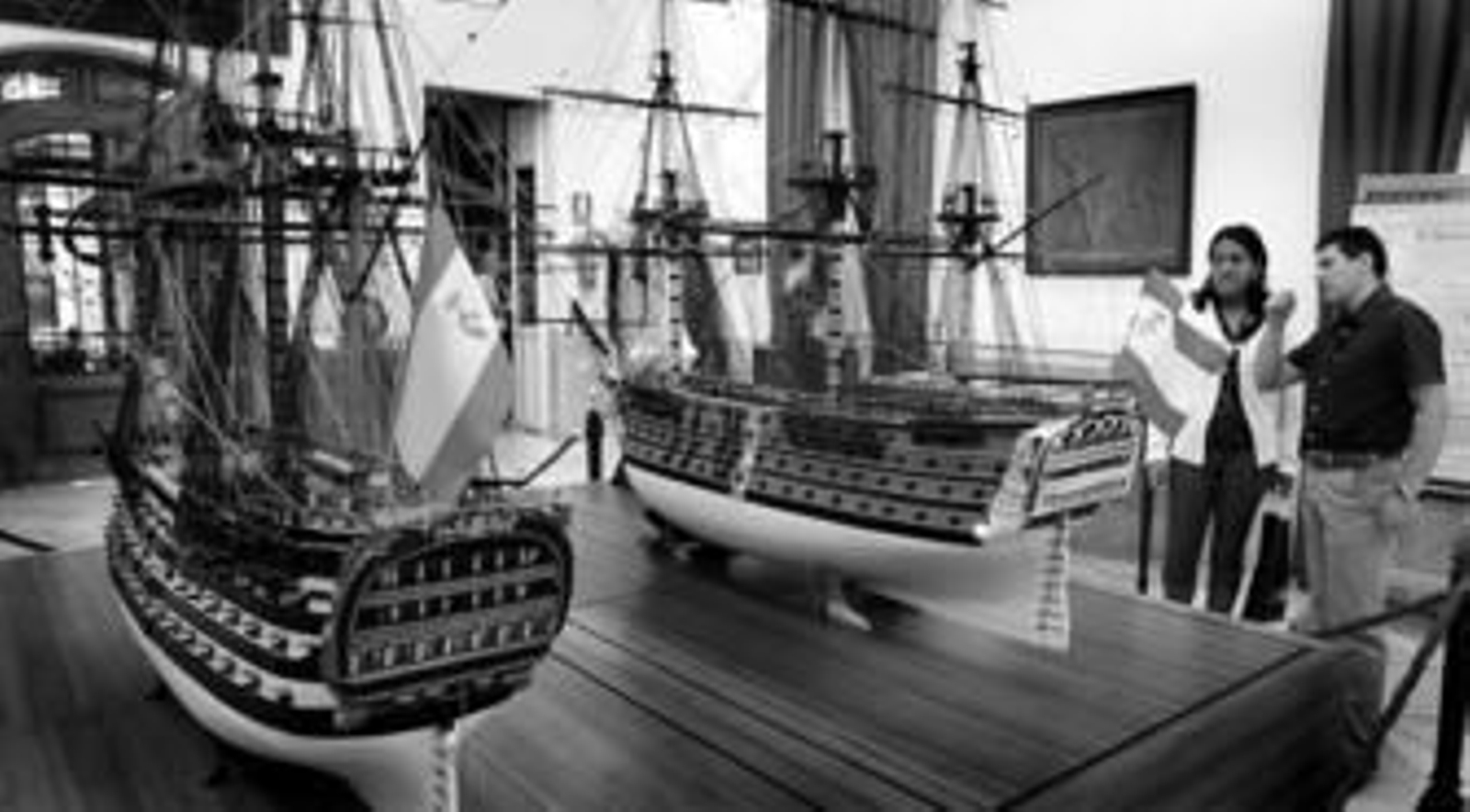 La exposición ocupa la planta baja del edificio del Museo de la Cortes de Cádiz, en la calle Santa Inés.