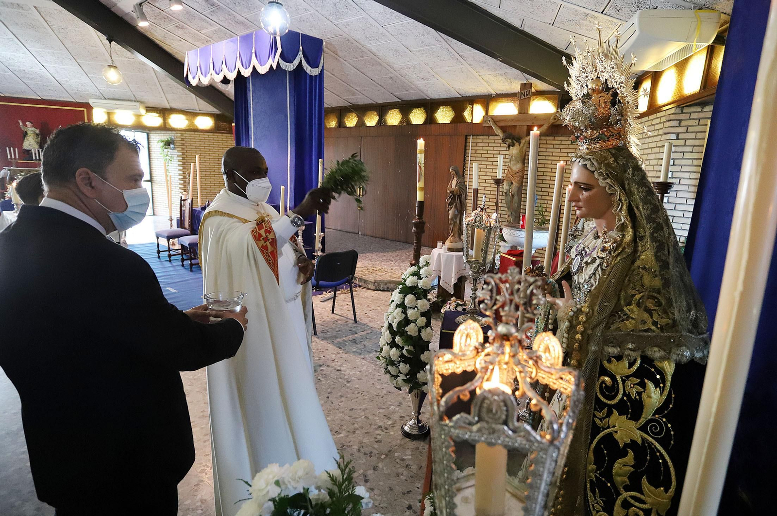 Bendición de María Santísima de la Trinidad en la iglesia de la Sagrada Familia