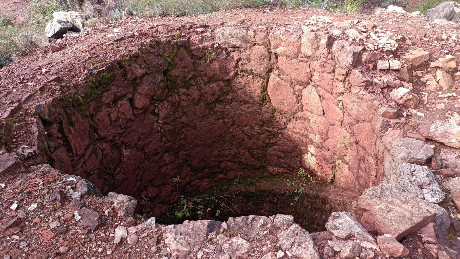 Un horno de las caleras, donde se hacía la cal.