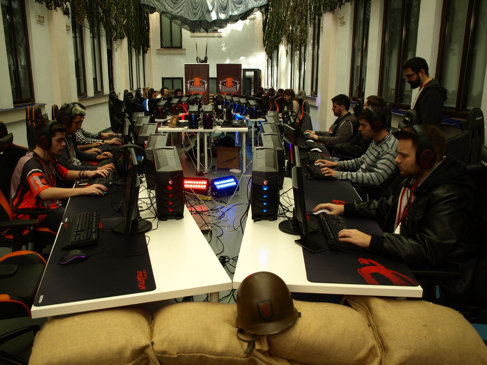 Preparativos para la celebración la Liga Survival en el Polo Digital.