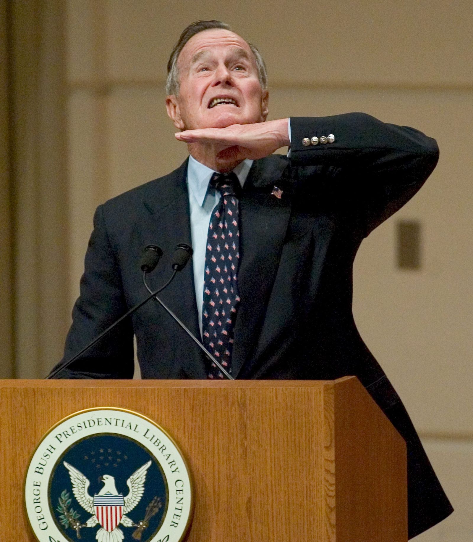 Bush padre en un discurso