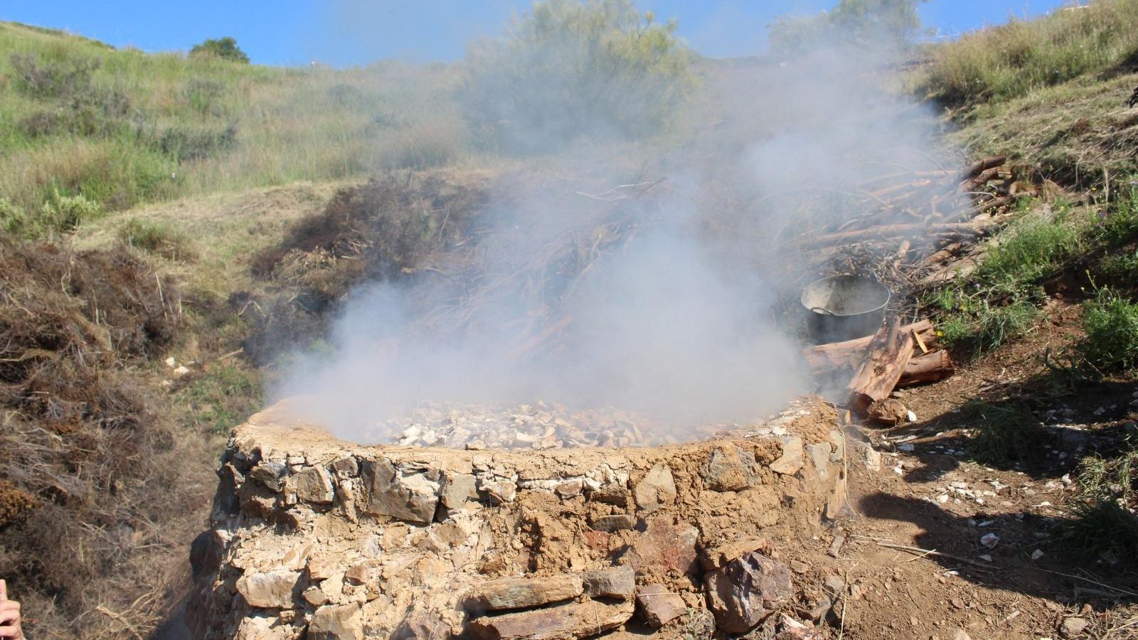 Vista de la calera prendida.