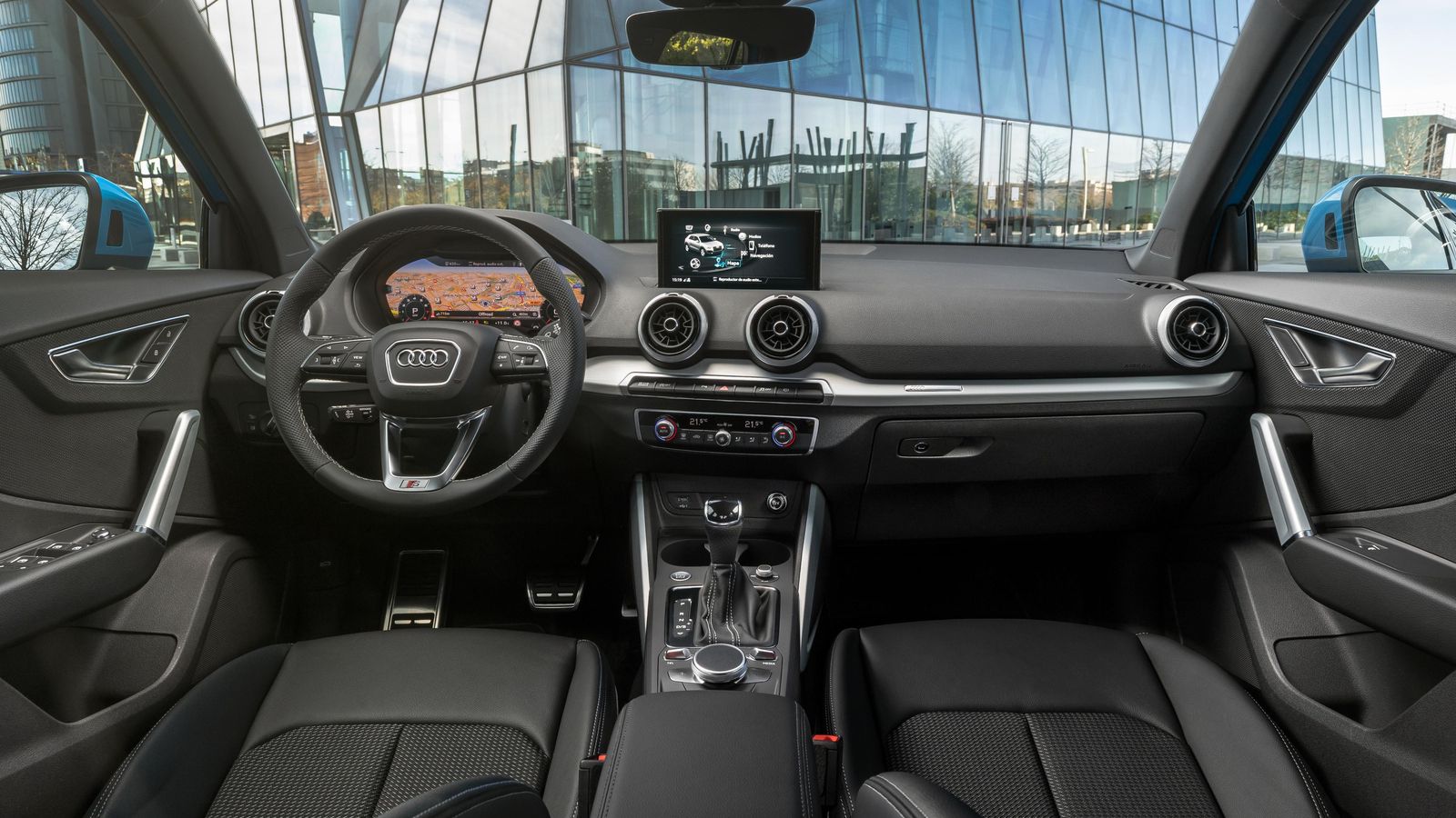 En las versiones de más equipamiento la pantalla central puede ser de hasta 8,3".