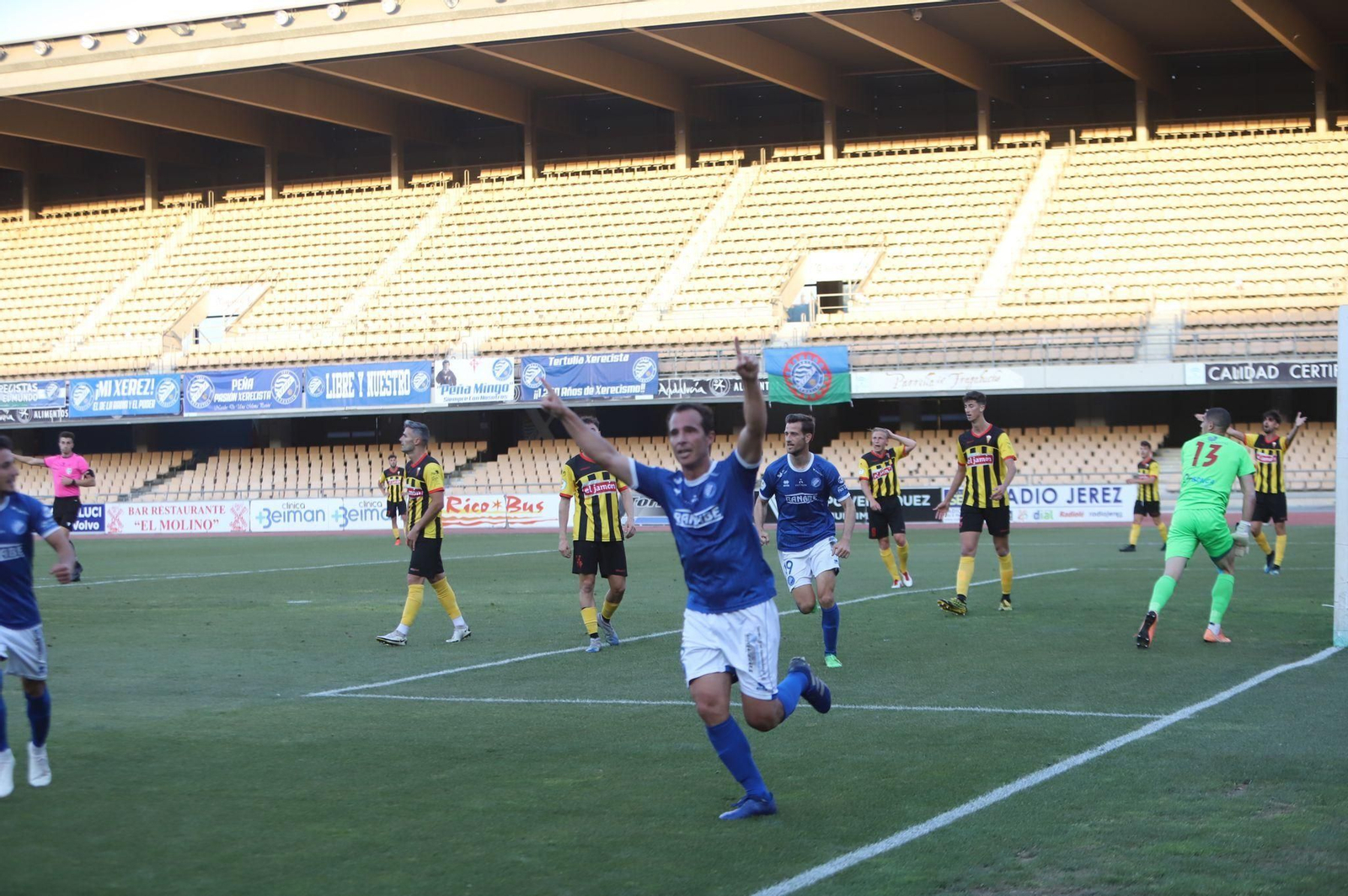 Bruno Herrero celebra el tanto del empate.
