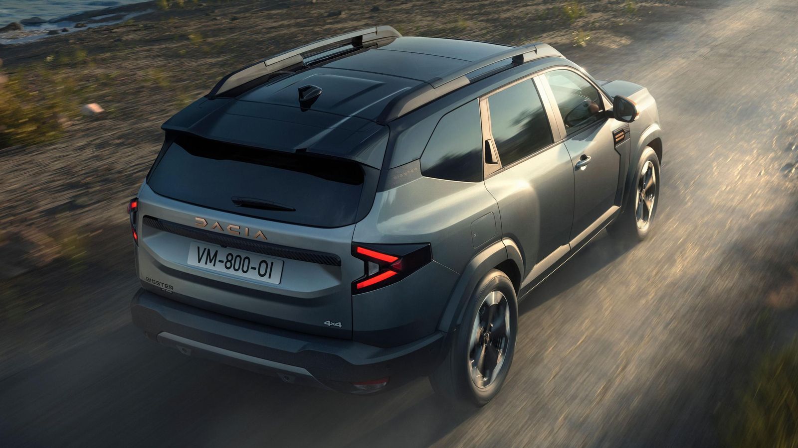 Tanto Bigster como Duster reciben esta versión mibrohibridada que admite gasolina y GLP y en la que se dispone de un motor trasero eléctrico adicionalmente para contar con cuatro ruedas motrices.