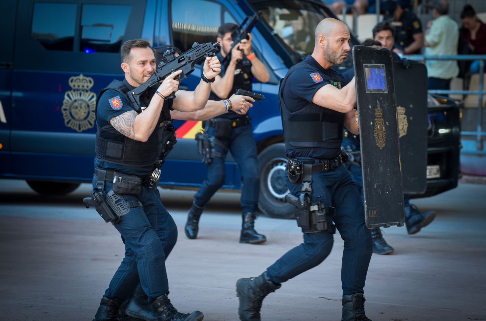 La exhibición policial con participación de la Unidad Aérea, Guías Caninos y Caballería, en imágenes