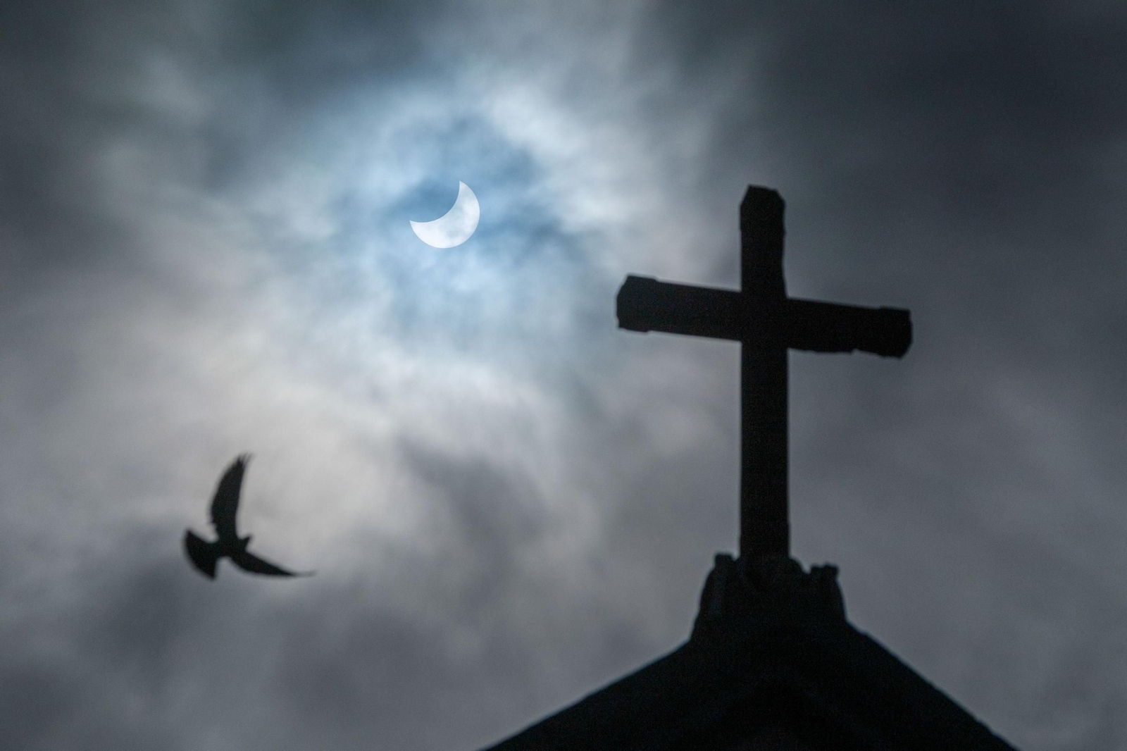 Las mejores imágenes del eclipse solar parcial que se ha podido ver desde Andalucía