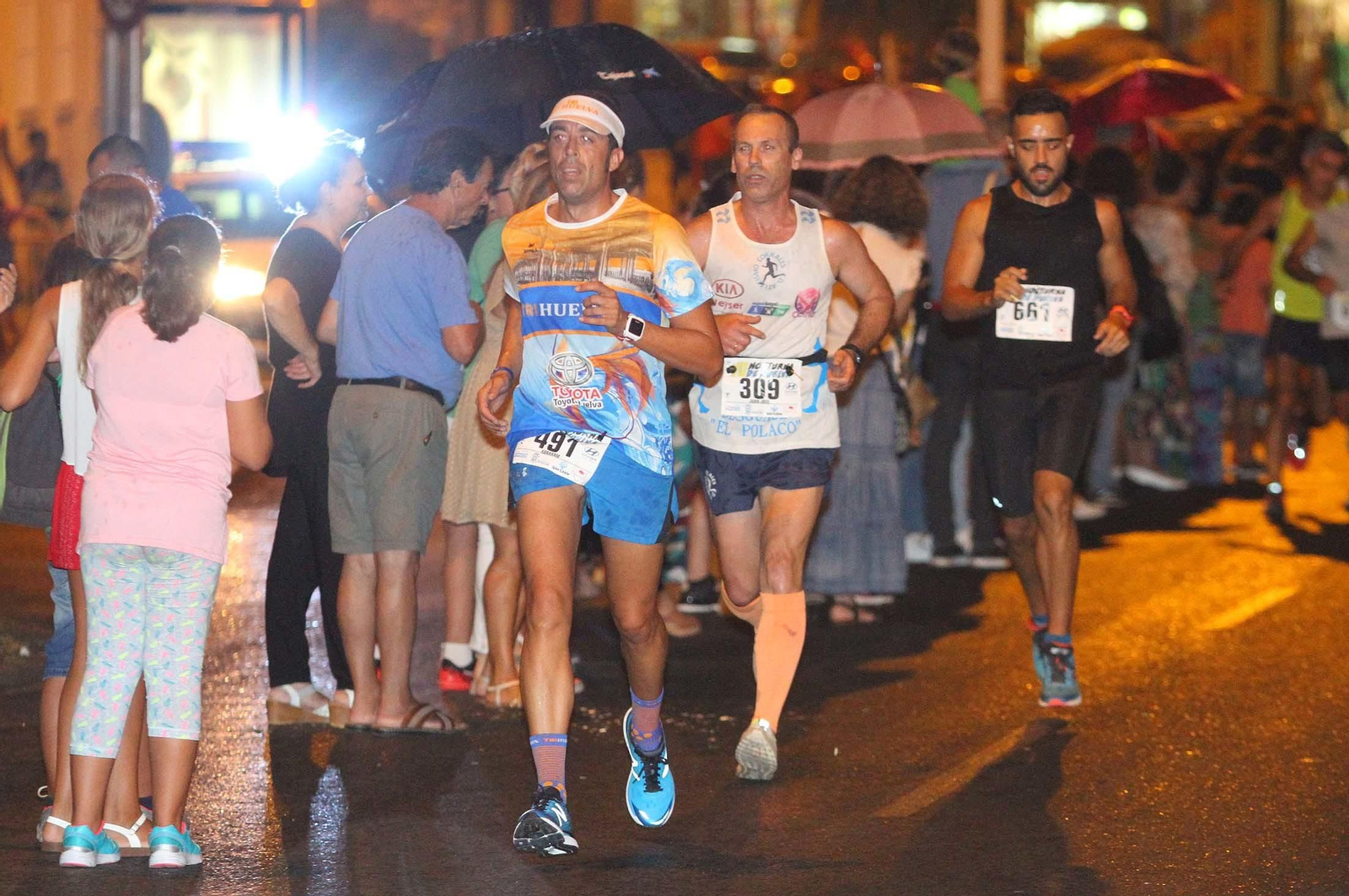 La VII Carrera Nocturna de Huelva en imágenes